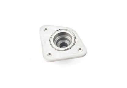 Adaptador OEM 11311718733 para BMW Serie 7 E32 y E38, Serie 8 E31 con motores M70 y M73. Pieza original BMW. Ideal para sustitución en sistema de distribución o lubricación según modelo.