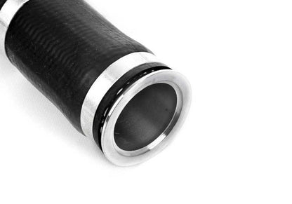 OEM -Lufteintrittsrohr 13717575407 für BMW F07, F10, F11, F06, F12, F13, F01, F02, F04, E70, F15, E71, E72, F16. Fahren Sie die Luft zum Motor. Original BMW.