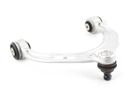 Brazos de suspensión delanteros superiores con corrección de caída derecha OEM 31126790976 para BMW E70, E71. Original BMW.