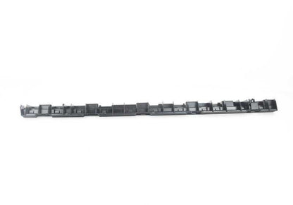OEM Prise en charge de la fixation latérale droite 5177184778 pour BMW F10, F10n, F11, F11n, F18, F18N. Pièce BMW originale. Idéal pour le réglage de la jupe côté avant.