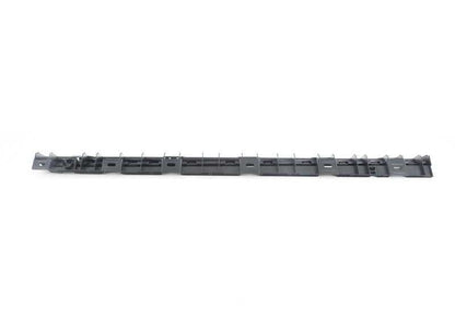 OEM Prise en charge de la fixation latérale droite 5177184778 pour BMW F10, F10n, F11, F11n, F18, F18N. Pièce BMW originale. Idéal pour le réglage de la jupe côté avant.