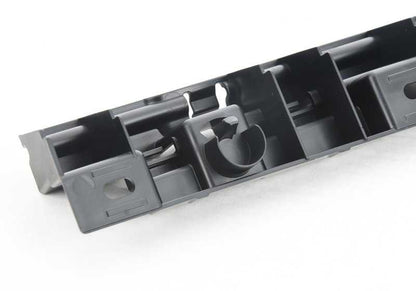 OEM Prise en charge de la fixation latérale droite 5177184778 pour BMW F10, F10n, F11, F11n, F18, F18N. Pièce BMW originale. Idéal pour le réglage de la jupe côté avant.