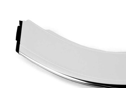 Moldura cromada para tapa del maletero OEM 51177345533 para BMW F33 (420d). Acabado brillo original BMW.