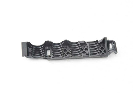 Soporte para alivio de tensión de cables OEM 12527843902 para BMW F10 M5, F06 M6, F12 M6, F13 M6. Compatible con modelos con motor S63T y cambio manual. Original BMW.