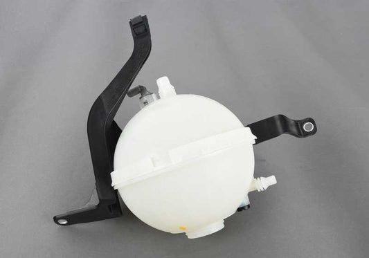 Depósito de expansión refrigerante OEM 17138614293 para BMW F07, F10, F11, F18 y sus variantes (F07N, F10N, F11N, F18N). Repuesto original BMW.