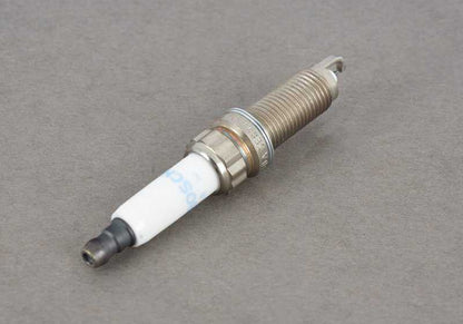 Bouche d'allumage d'allumage à haute puissance 12120040581 pour BMW F07, F10, F11, F06, F12, F13, F01, F02, F15, F16. BMW d'origine.