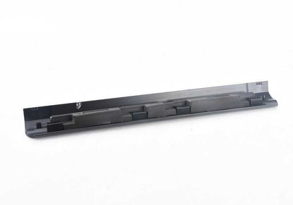Moldura embellecedora interior entrada delantera OEM 51477358063 para BMW F10, F11. Original BMW.