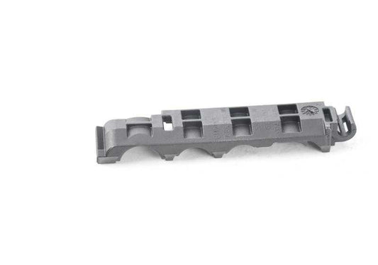 Soporte para alivio de tensión de cables OEM 12527843902 para BMW F10 M5, F06 M6, F12 M6, F13 M6. Compatible con modelos con motor S63T y cambio manual. Original BMW.