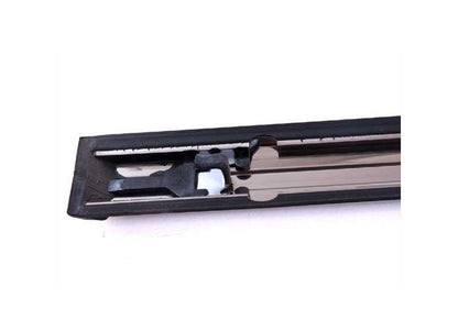 Moldura protector puerta delantera izquierda OEM 51131848303 para BMW E23. Original BMW.