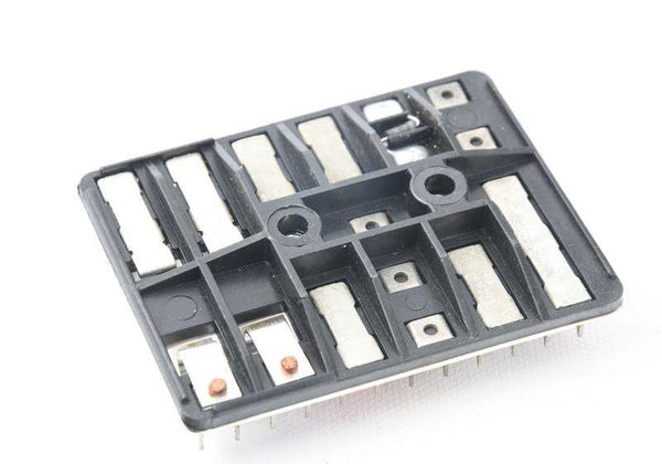 Placa de contacto OEM 61131357593 para BMW R50, R60, R75, R80, R90, R100. Compatible con sistemas eléctricos de iluminación. Original BMW.