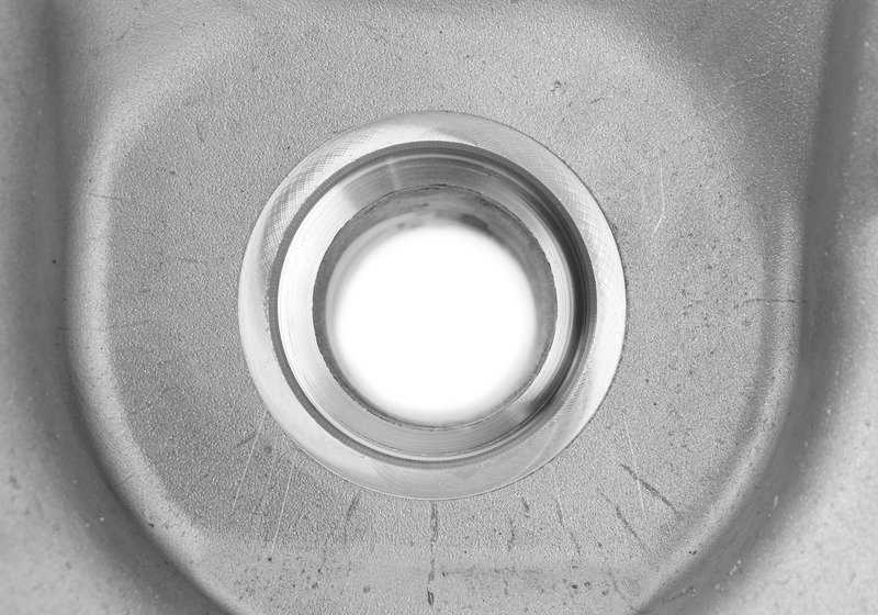 Cutter di olio OEM 11137601942 per BMW F22, F23, F30, F31, F34, F35, F32, F33, F36, F25, F26. BMW originale.