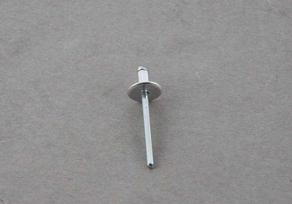 Remache ciego OEM 07146984985 para BMW F40,F52,F22,F44,F45,F46,F30,F31,F34,F32,F82,E60,F07,F10,F11,F18,G60,G61,G68,G90,F06,F13,G11,G12,G70,I15,F48,F49,U11,U12,F39,U10,G45 y MINI F54,F55,F56,F57,F60,R61. Original BMW y MINI.