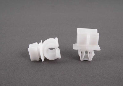 Kit de réparation Faro Support OEM 63126904664 pour BMW E46 {316i, 316ci} avec différents moteurs et versions. Compatible avec les phares halogènes et xénon. BMW d'origine.