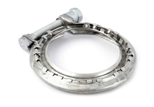 Abrazadera V-Band OEM 18305A04BD6 para BMW F40 (120i, 128ti, M135i xDrive), F52 (120i, 125i) y F70 (116i). Original BMW. Diámetro 70mm. Ideal para sistemas de escape y catalizadores delanteros.