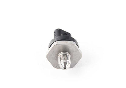 Sensor de Alta Presión para BMW F20N, F21N, F52, F22, F23, F45, F46, F30N, F31N, F34N, F35N, G20, G22, G26, F07, F10, F11N, G30N, G31, G38, F06, F12, F13, G32, F01, F02N, G11, G12, I12, I15, F48, F49N, F39, G01, G08, G02, F15, F85, F16, F86 (OEM 135386436