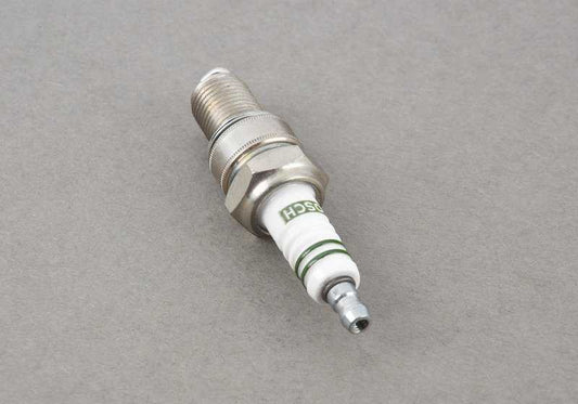 Vela de ignição para BMW E12 (OEM 12121338145). BMW original
