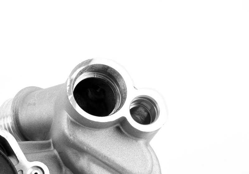 Bomba de agua mecánica OEM 11510393339 para BMW Serie 7 E38 (750i, L7) y Serie 8 E31 (850Ci) con motor M73. Original BMW.