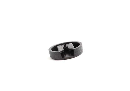 Clip sujeción OEM 51717127711 para BMW E63 y E64 (630i con motor N52/N53, cambio manual o automático, tracción trasera, años 2004-2010). Original BMW.