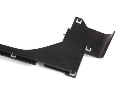 Adaptador OEM 51117893066 para BMW E46. Pieza original BMW. Ideal para fijación en revestimiento frontal u otras aplicaciones compatibles con este modelo.