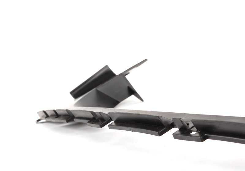 Adaptador OEM 51117893066 para BMW E46. Pieza original BMW. Ideal para fijación en revestimiento frontal u otras aplicaciones compatibles con este modelo.