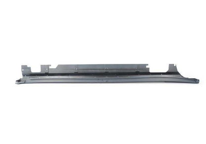 Talonera lateral izquierda imprimada OEM 51778067687 para BMW F48 (X1). Original BMW