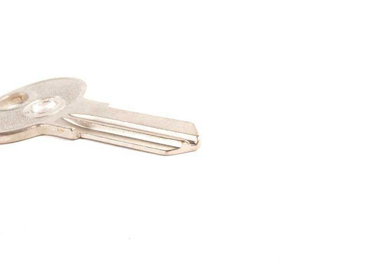 Llave en blanco OEM 32321109801 para BMW E21, E30, E36, E46, E12, E28, E34, E39, E24, E23, E32, E38, E53, Z3. Repuesto original BMW.