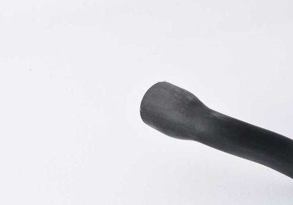 Tuyau d'eau OEM 11531721711 pour BMW E36. Il mène le réfrigérant dans le système de refroidissement. BMW d'origine.
