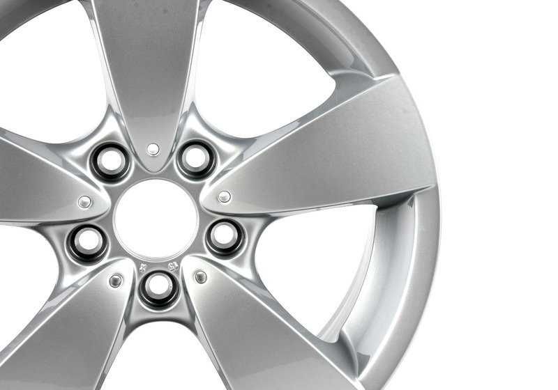 Llanta de aleación original BMW diseño Estrella 138 OEM 36116776777 para BMW E60, E61.