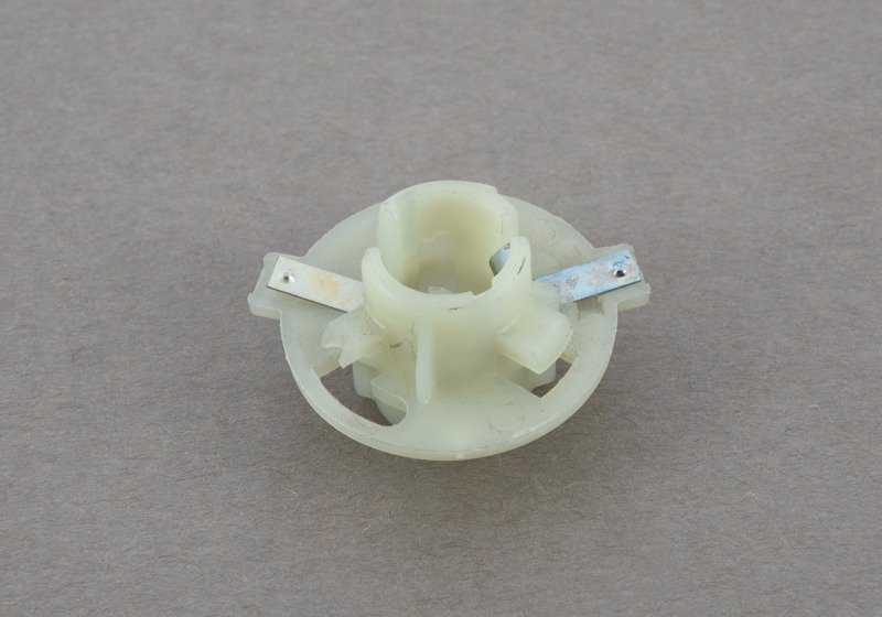 Oemparas Portalamparas 63211369270 para BMW E28. Compatível com todas as versões do modelo. Peça original da BMW.