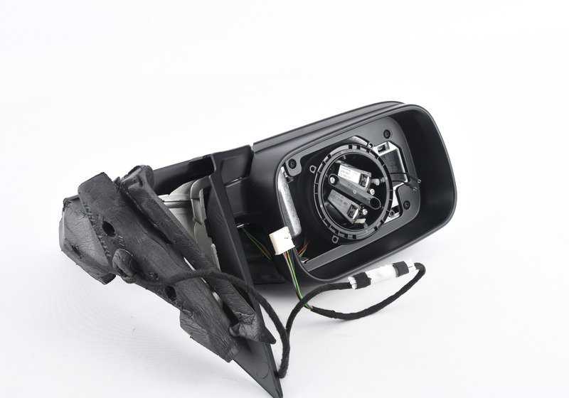 Retrovisor exterior izquierdo calefactable OEM 51168245125 para BMW E46 {316i}. Compatible con modelos de cambio manual y automático, tracción trasera. Original BMW.