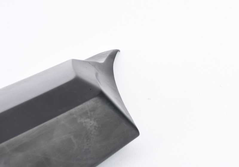 Rechte hintere Stoßstange OEM 51121841058 für BMW E21. Originaler BMW -Ersatz, ideal für den genauen Ersatz ohne Komplikationen. Garantierte Qualität für BMW E21 -Modelle. Original BMW.