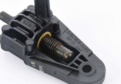 Motor de ajuste respaldo asiento OEM 52108175055 para BMW E39 {520d, 520i} con cambio manual o automático. Compatible con modelos fabricados entre 1996 y 2003. Original BMW.