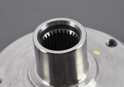 Mitnehmerflanschnabe for BMW 3 Series E36, E46, 5 Series E60, E61, 6 Series E63, E64, 7 Series E38, 8 Series E31, Z8 E52 (OEM 33411095774). Genuine BMW