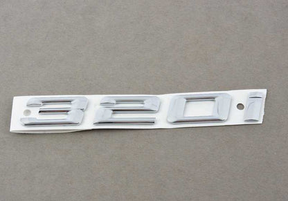 Emblema trasero adhesivo OEM 51148195153 para BMW E46 320i (todos los modelos compatibles: AM11, AM12, AM21, AM22, AN11, AN12, AN15, AN16, AN21, AN22). Original BMW.
