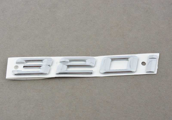 Emblema trasero adhesivo OEM 51148195153 para BMW E46 320i (todos los modelos compatibles: AM11, AM12, AM21, AM22, AN11, AN12, AN15, AN16, AN21, AN22). Original BMW.