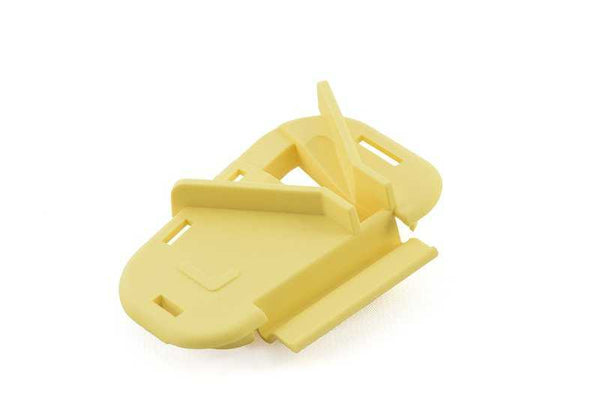 Adaptador para el lado izquierdo para BMW Serie 3 E90 (OEM 51476956665). Original BMW.