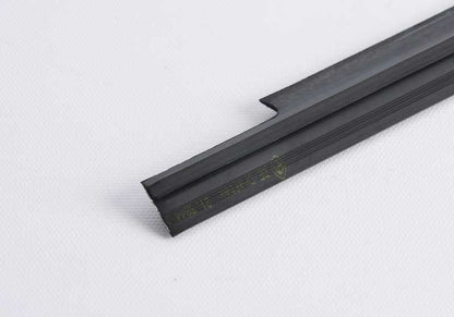 Burlete exterior ventanilla derecha OEM 51221913070 para BMW E30. Original BMW.