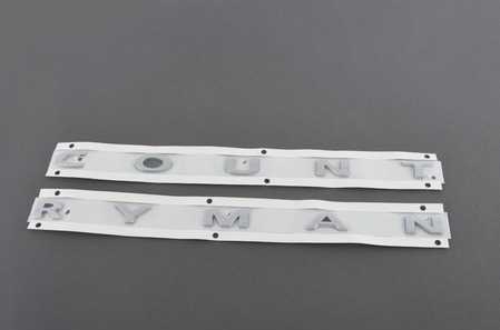 Emblema trasero "Countryman" OEM 51147421909 para MINI F60 Cooper (varios modelos). Compatible con versiones desde 2016 hasta 2024. Original MINI.