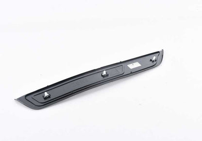 Embellecedor M entrada puerta trasera derecha OEM 51478050052 para BMW F10 y F11. Da un toque deportivo al umbral de la puerta. Original BMW.
