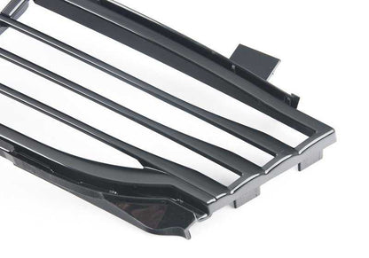 Rejilla entrada de aire central OEM 51117486831 para BMW G11, G12. Pieza original BMW.