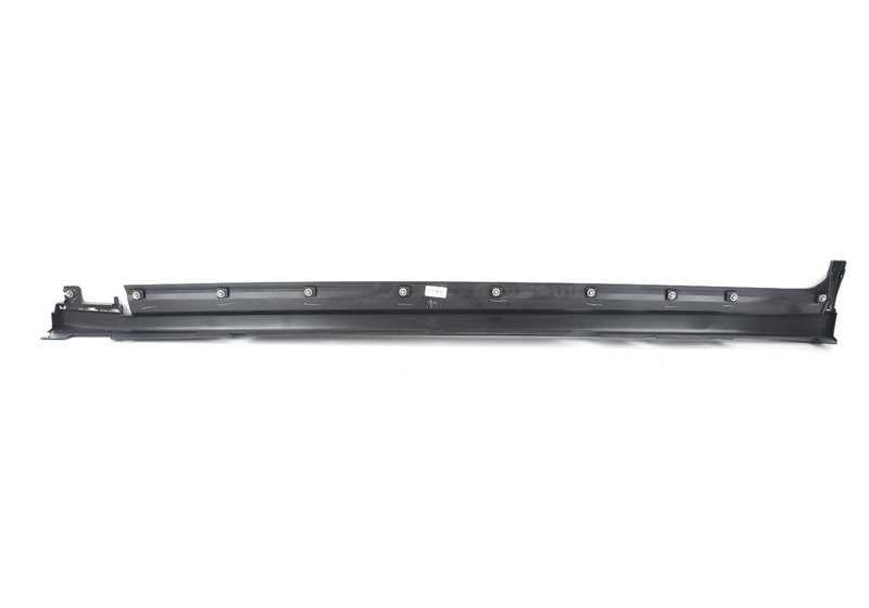 Cubierta lateral derecha OEM 51777400676 para BMW X3 y X4 {G01, G02}. Revestimiento de talonera original BMW. Ideal para sustituir la moldura dañada del lado derecho del coche.