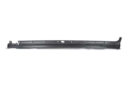 Cubierta lateral derecha OEM 51777400676 para BMW X3 y X4 {G01, G02}. Revestimiento de talonera original BMW. Ideal para sustituir la moldura dañada del lado derecho del coche.