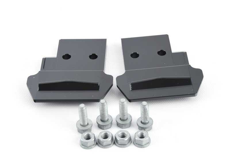 Kit soporte radiador OEM 41117165339 para BMW E60, E61, E63, E64. Pieza de repuesto original para anclaje del radiador. Compatible con todos los motores y versiones mencionadas. Original BMW.