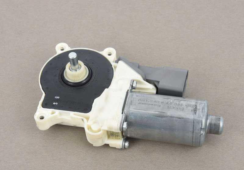 Motor Elevalunas Delantero Derecho OEM 67626935928 para BMW E46 (Todos los modelos). Original BMW.