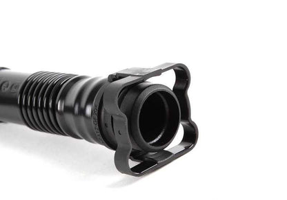 Tubo de ventilación cárter OEM 11157553949 para BMW E82, E88, E90, E91, E92, E93, E60, E61, E89. Original BMW.