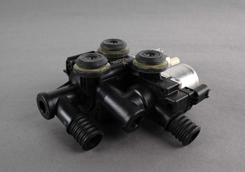 Válvula de agua con bomba adicional OEM 64118369807 para BMW E46, X3 E83, Z3 E36... y más. Original BMW.