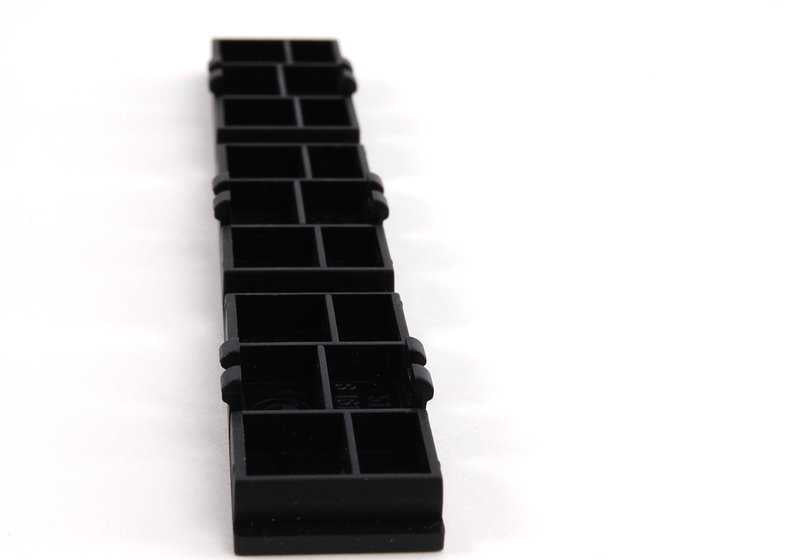 Embellecedor interruptor negro OEM 51168161566 para BMW E39 y E38. Pieza original BMW. Ideal para la consola central. Repuesto genuino para una instalación perfecta y sin complicaciones.