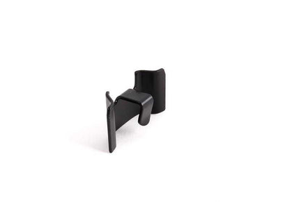 Clip de sujeción OEM 51131859958 para BMW E24. Pieza original BMW. Ideal para molduras laterales, puertas y embellecedores.