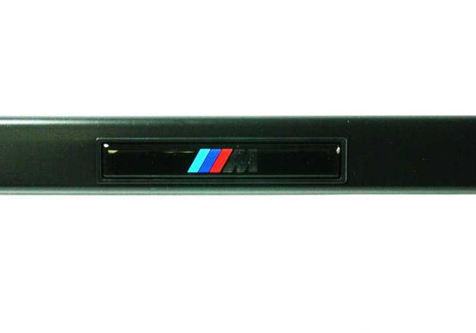 Moldura embellecedora M para puerta delantera derecha OEM 51132695682 para BMW E39. Original BMW.