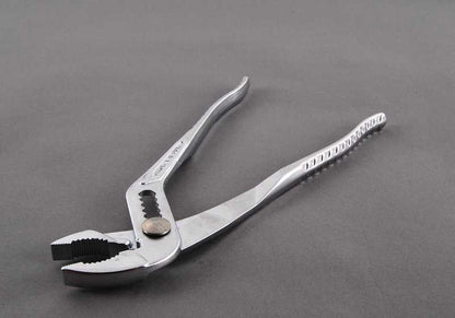 Alicate bomba de agua OEM 71111103091 para BMW E21, E30, E12, E28, E24, E23. Herramienta original BMW incluida en kits de herramientas de serie.